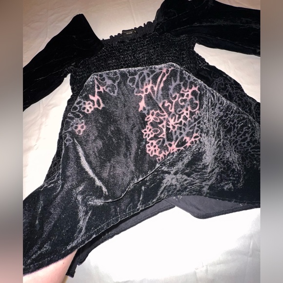 Venezia black velvet pullover. Size 18-20. - Picture 6 of 6